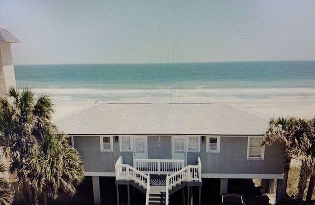 Oceanfront cottage with WOW views and on the BEACH!