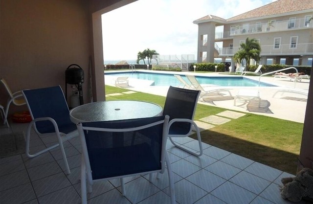 Oceanfront Diver's paradise! First Floor Ocean Front Condo. Great Location!