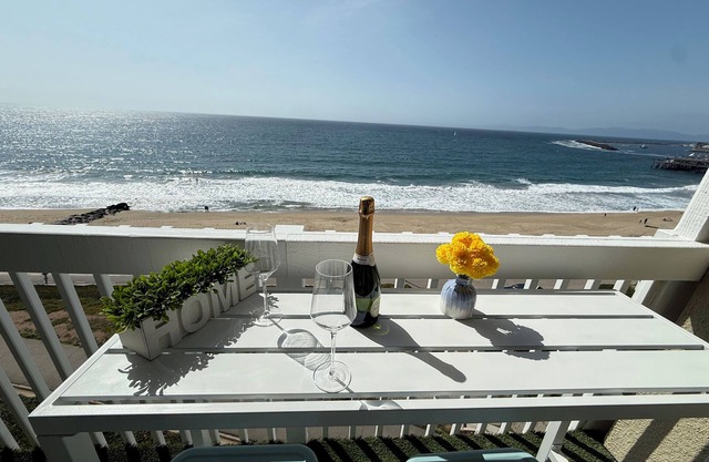 Oceanfront Getaway - Parking - Stunning Views