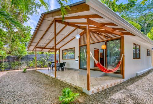 Oceanfront House with AC, Fast WiFi at Cocles Beachbreak