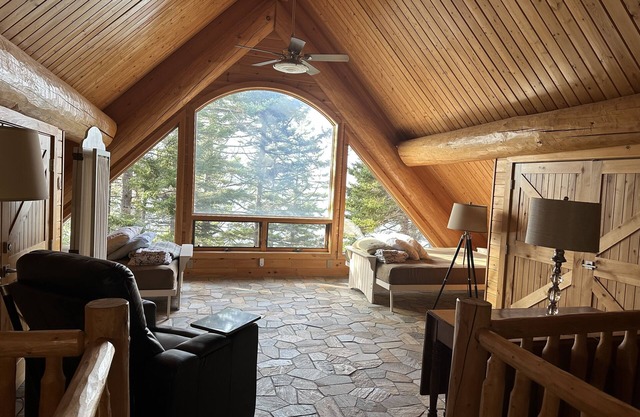 Oceanfront Log Cabin “Great Timbers”