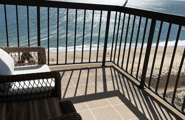 Oceanfront Luxury Condo! Indoor & Outdoor Pools! Linens, Bath towels included!