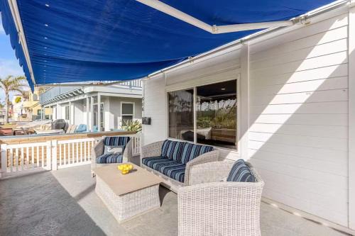 Oceanfront Oasis in Newport Beach Steps to Balboa Park, Pier, and The Fun Zone!