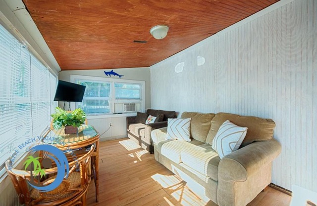 Oceanfront Ocean Drive Cottage