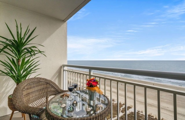 Oceanfront Paradise Beachfront resort style amenities w/NO Hidden Resort Fees!