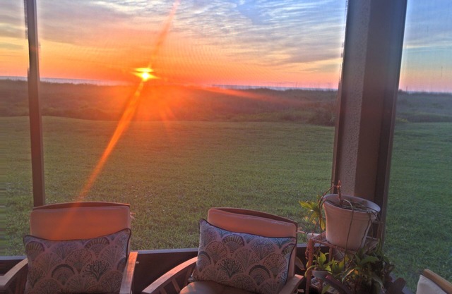 Oceanfront Paradise! 2/2 mins from St. Augustine! Great for families & couples!