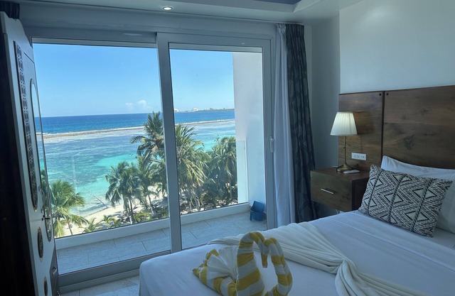 Oceanfront Paradise with amazing view at the beach