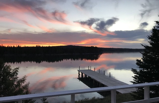 Oceanfront Retreat on Dyers Bay With Amazing Sunsets! Fishing off dock