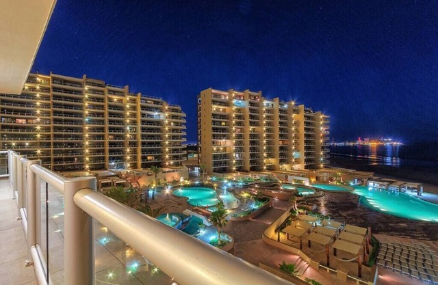 Oceanfront Splendor: 3BD/2BA Condo with Unrivalled Views, Furnished 3 Bedroom 2 Bath Vacation Condo .
