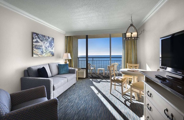 Oceanfront Suite at Coral Beach Resort - Full Access to Amenities!