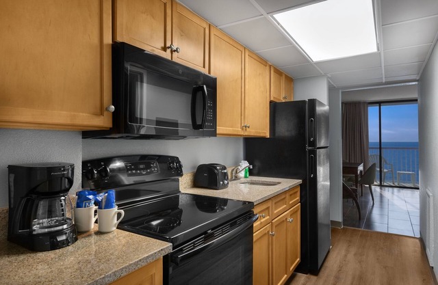 Oceanfront Suite w/Fantastic View + Official On-Site Rental Privileges