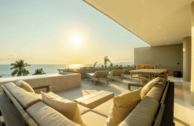 Oceanfront Sunsets and Private Pool in Playa Blanca
