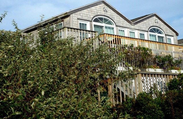 Oceanfront View of Nantucket Sound in W.Yarmouth, Cape Cod, MA with A/C & WiFi