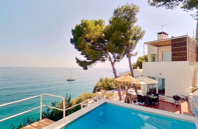 OCEANFRONT VILLA "Mare Cubum" panoramic views, extreme location, pool, climate!