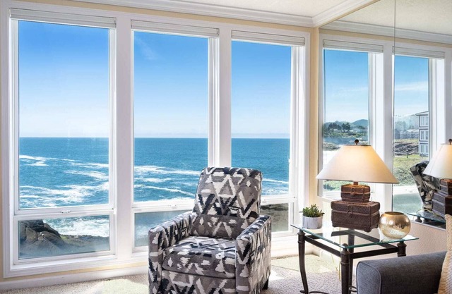 Oceanfront, Whale Watching, Pool - The Lighthouse