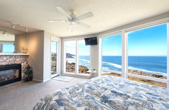 Oceanfront, Whale Watching, Pool - The Beacon