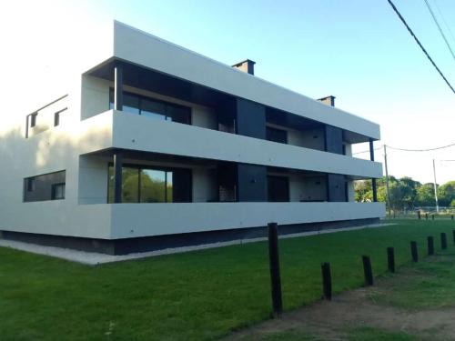 OCEANO a dos cuadras de la playa