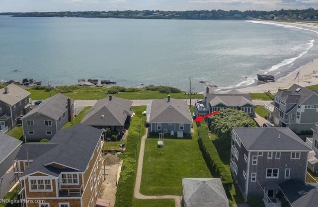 Oceanside 2 bedroom cottage - unobstructed sea view and walk to beach!