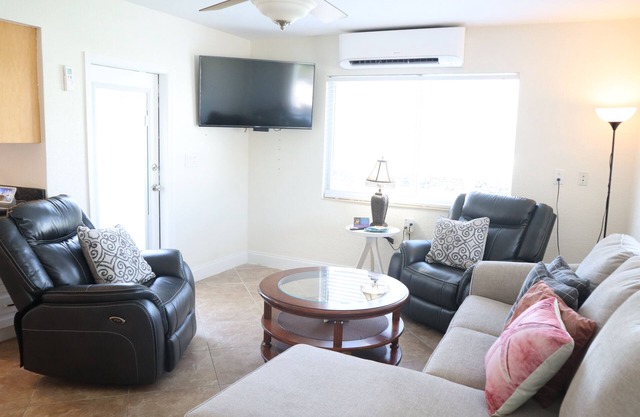 Oceanside, Pet Friendly, Smart Home with-SUP, kayak with and 60 ft Dock