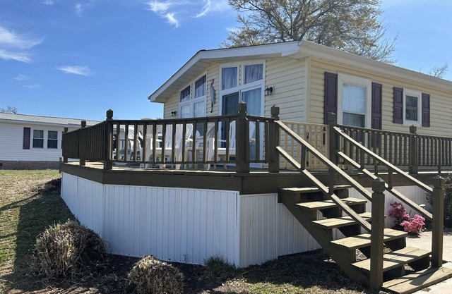 Oceanside Village East Lake Waterfront Cottage