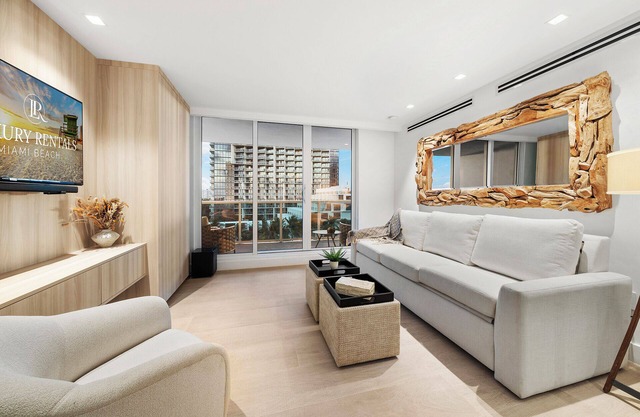Oceanview 2+Den Private Residence at Roney Palace