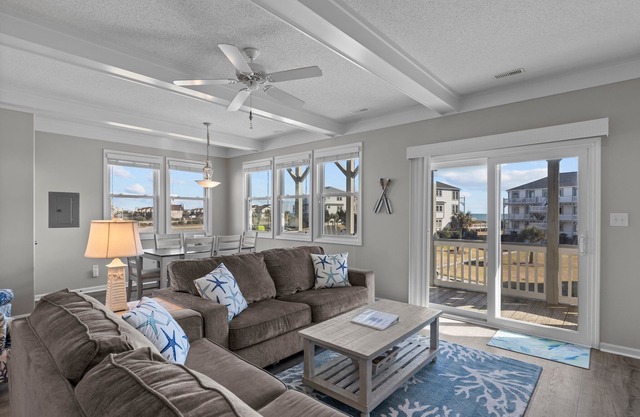 Oceanview, poolside, 2BR/2B condo sleeps 6