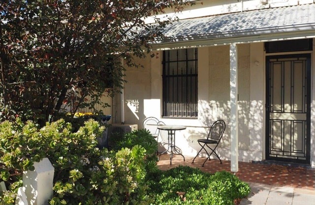 Odeon Cottage - Part of Harrietts