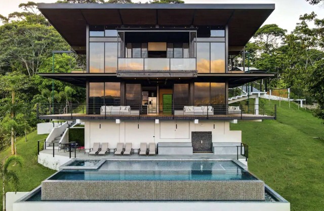 Odyssey Villa - incredible mountain views, 3 bedrooms, w pool!