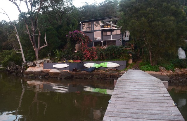 Off grid river house at Beauty Point - instant relaxation - boat access only