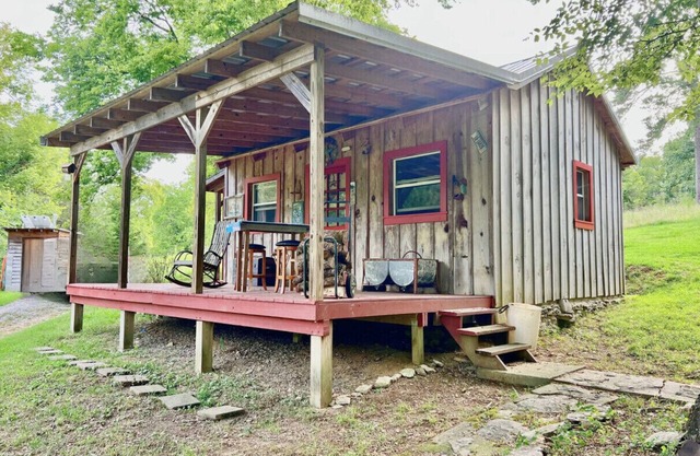 off-the-grid "glamping" country cabin