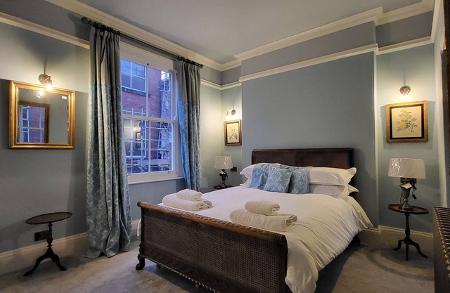 Ogleforth - Three Bedroom House, Sleeps 6