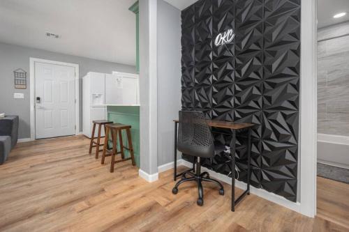 OKC Casita - Newly Remodeled, Modern 2 BR home - Family and pet friendly Plus Hot tub