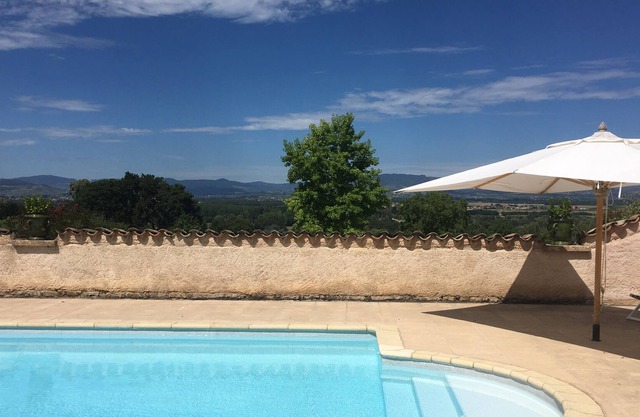 Old farmhouse completely renovated, breathtaking views of the Beaujolais