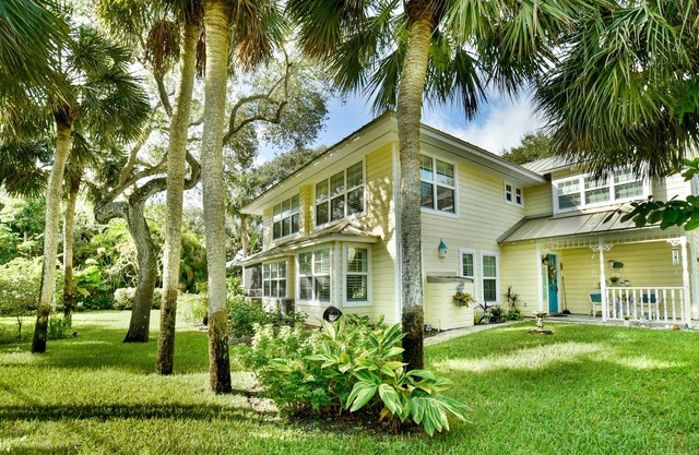 Old Florida Beach Cottage - 6 houses to the private beach