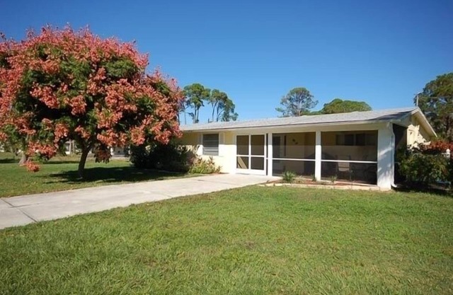 Old Florida Charm, quiet, close to beach and boat launch.