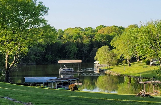 Old Hickory Lakefront home-lots of space for all-Nashville & Airport close