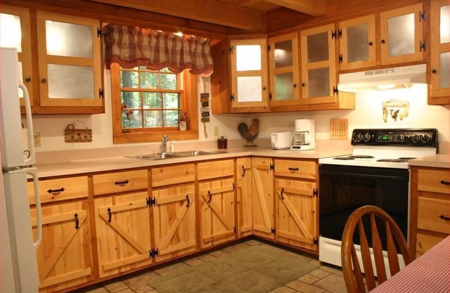 "Old Hickory" - Rustic and Charming Cabin, Close to Nashville. Couples Getaway