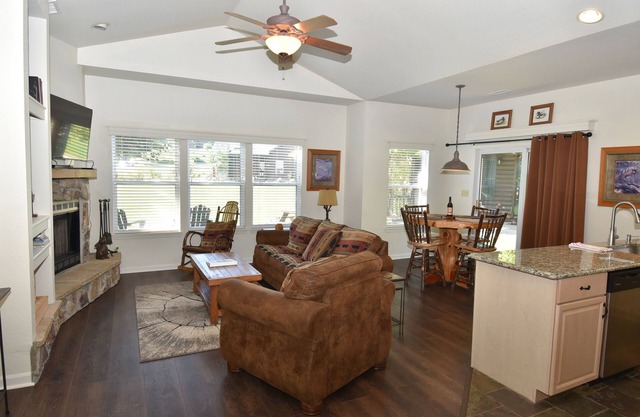 Old Kinderhook Creekside Golf Cottage 13