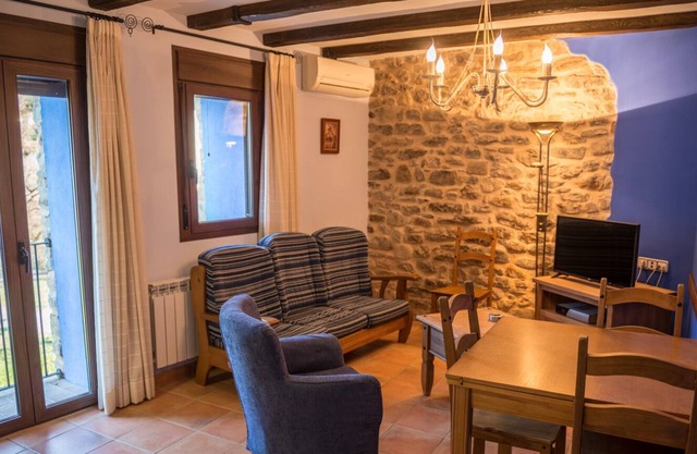 OLD RURAL HOUSE FOR 20 PEOPLE