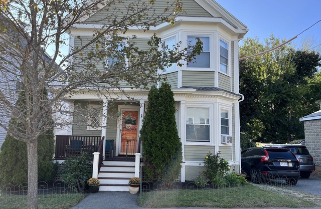 Old Salem charm house near downtown and ocean. Great for Halloween! n