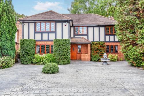 Old Slade Cottage - Train to London 30mins, Heathrow 15mins away,Free Parking - En-suit rooms