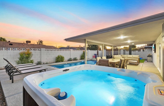 Old Town Heated Pool & Spa Oasis Cabana Fire Pit