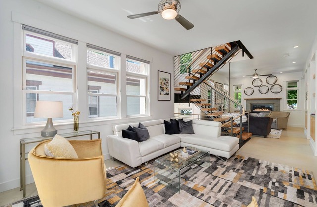 Old Town Oasis – Spacious Artisan Home in Old Town