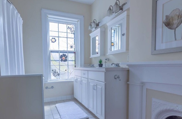 Old Town Portsmouth Retreat in the Historic District