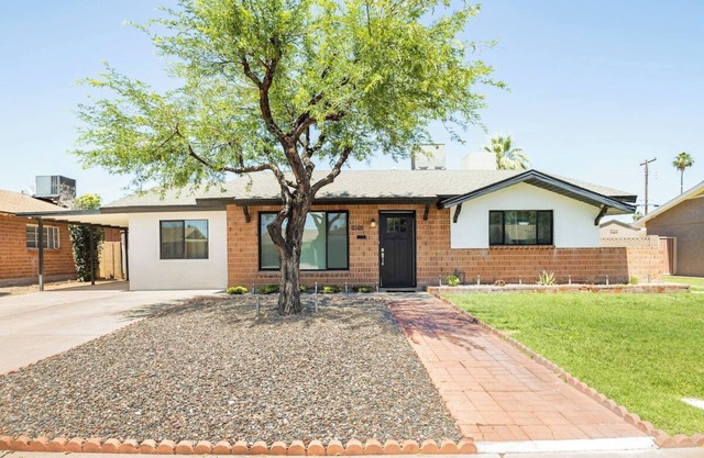 Old Town Scottsdale w/Karaoke and Pool