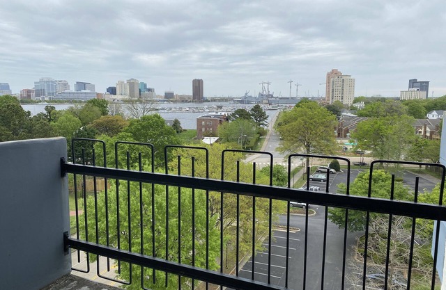 Old Towne Apartment near Rivers Casino