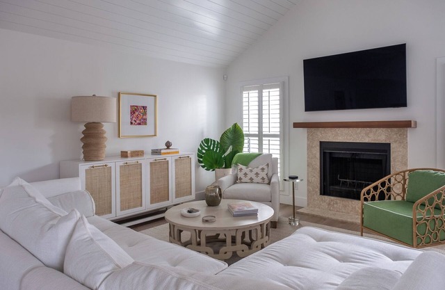 Old Village Luxury Private Home. Newly renovated. 5 Minute Drive To The Beach