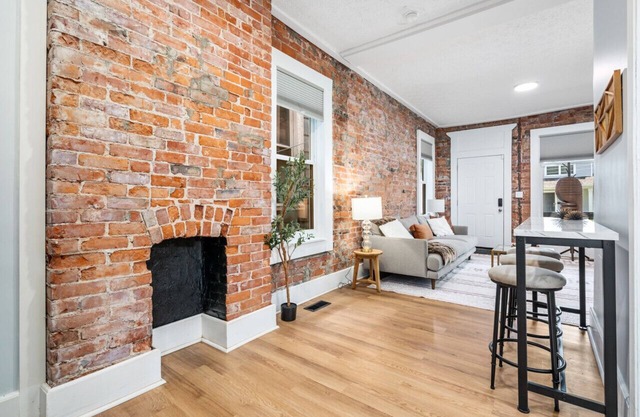 Olde Towne Gem - 453 South 22nd Street