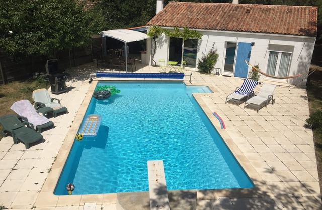OLERON rents house in the pines, near beach, heated swimming pool, terrace, garden