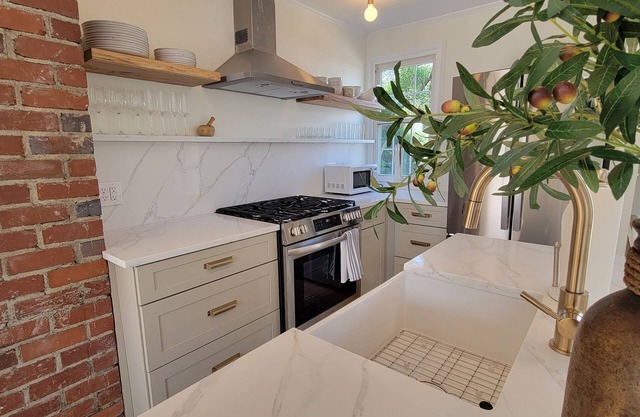 Olive Branch Cottage, Historic Park Circle, Nearby Restaurants, Breweries & Bars